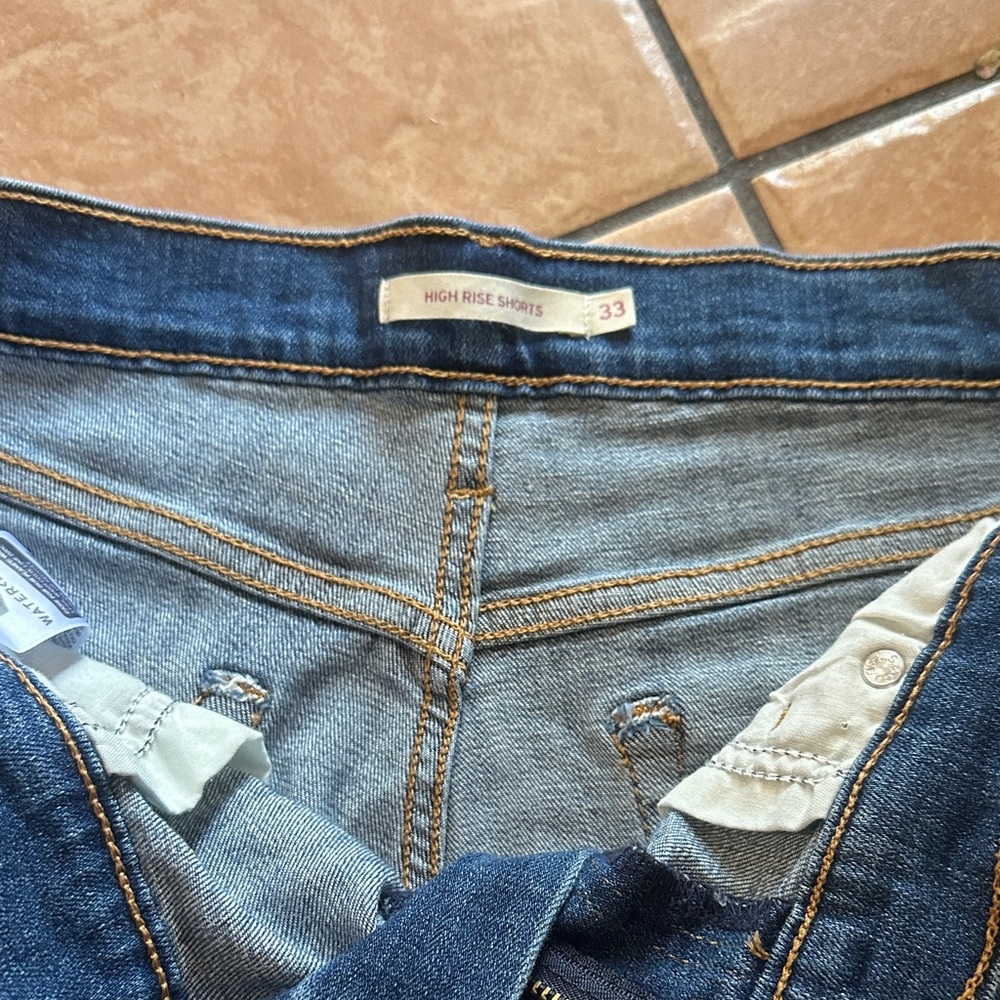 Classic Blue Denim Cutoff Women's Shorts Levi’s - Picture 2 of 6